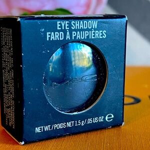 NEW  M •A •C Eyeshadow Carbon